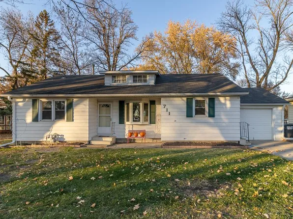 711 E Blue Earth St, Lake Crystal, MN 56055