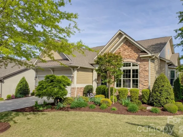 14802 Creeks Edge Dr, Charlotte, NC 28278