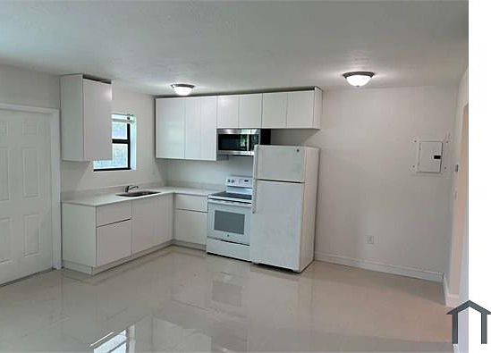 1st image of 465 NE 139th St #463