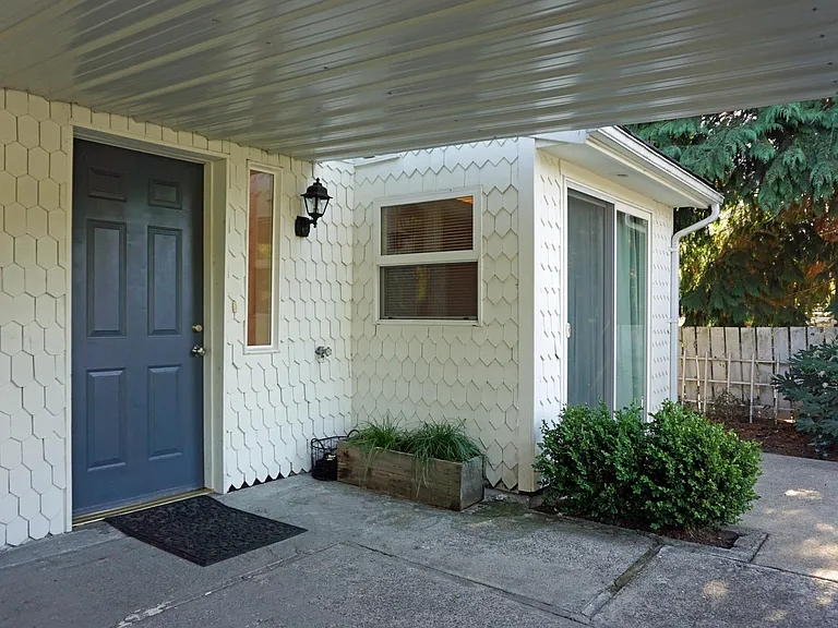 8203 35th Ave SW — Photo 4