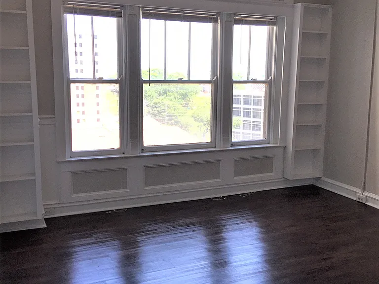 LaSalle Apartments — Photo 18