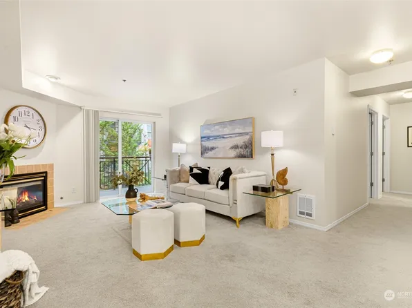 7912 170th Avenue NE #204, Redmond, WA 98052