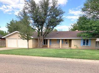 210 Navasota Dr, Plainview, TX 79072