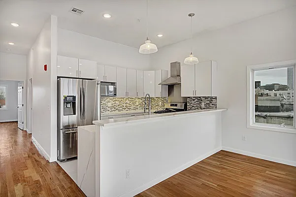 Sold by Realmart Realty | media 8