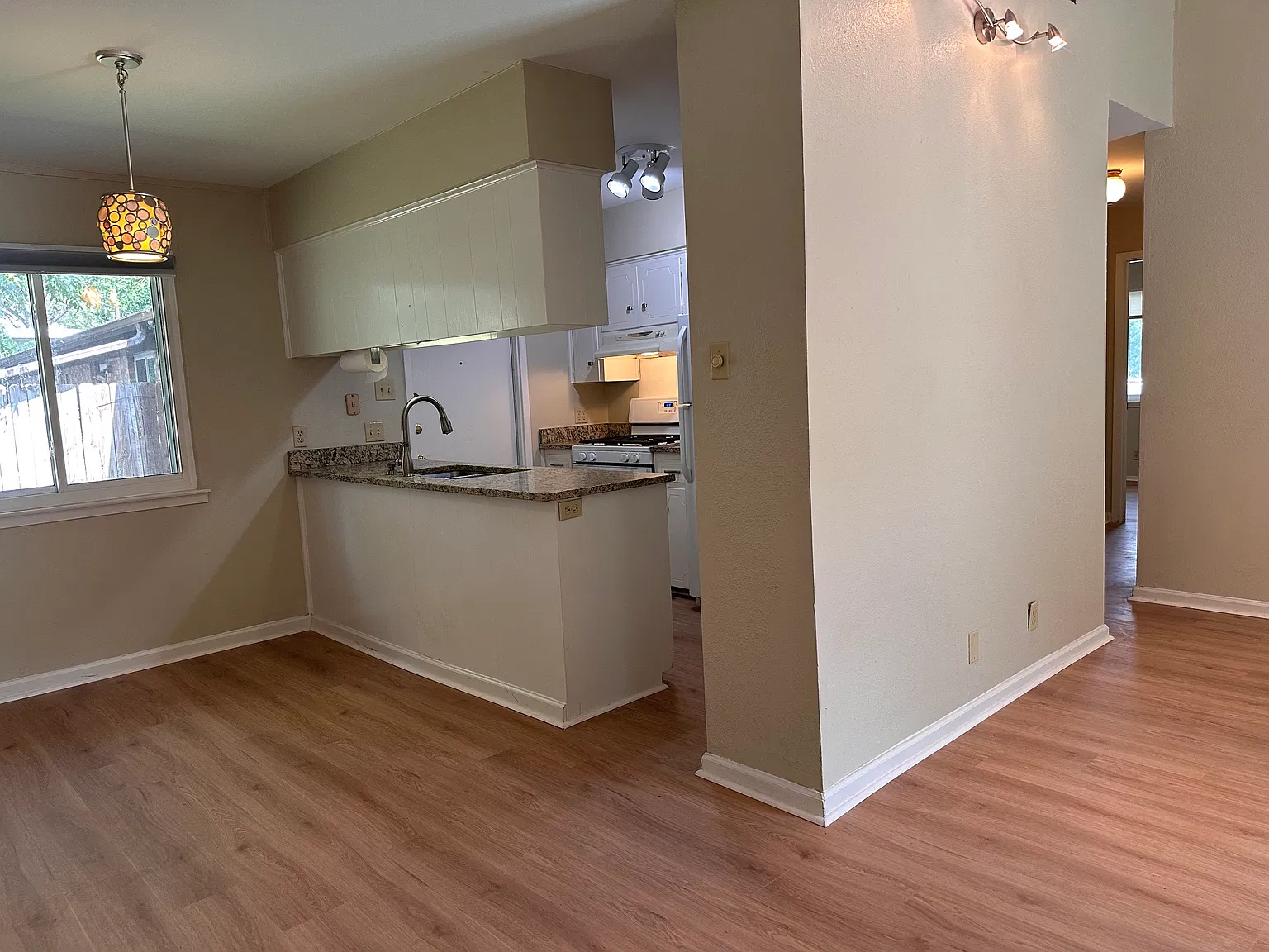 2 bed, 900 sqft, $1,700 — Photo 4