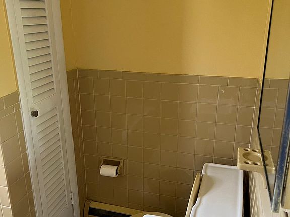 3rd image of 515 N Lincoln Ave