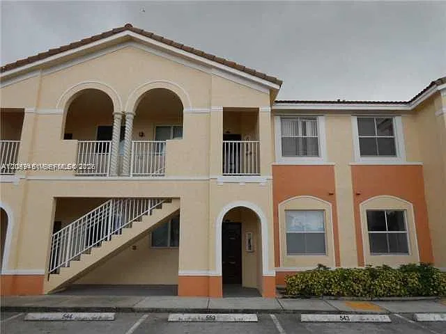 2551 SE 16th Ter #105