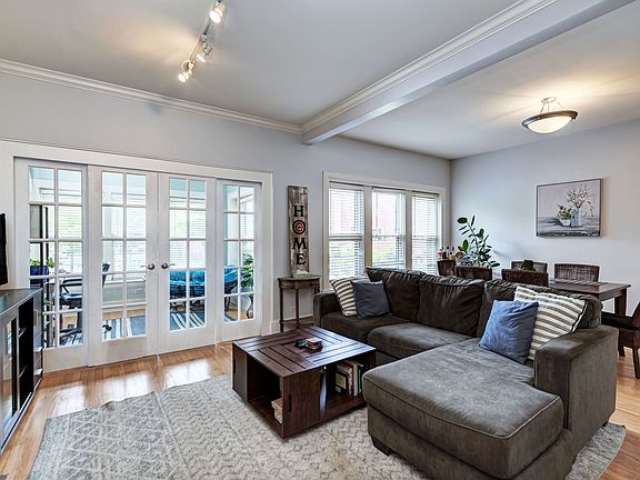 4th image of 1404 W Foster Ave #1