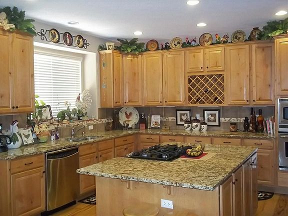 Center island with breakfast bar