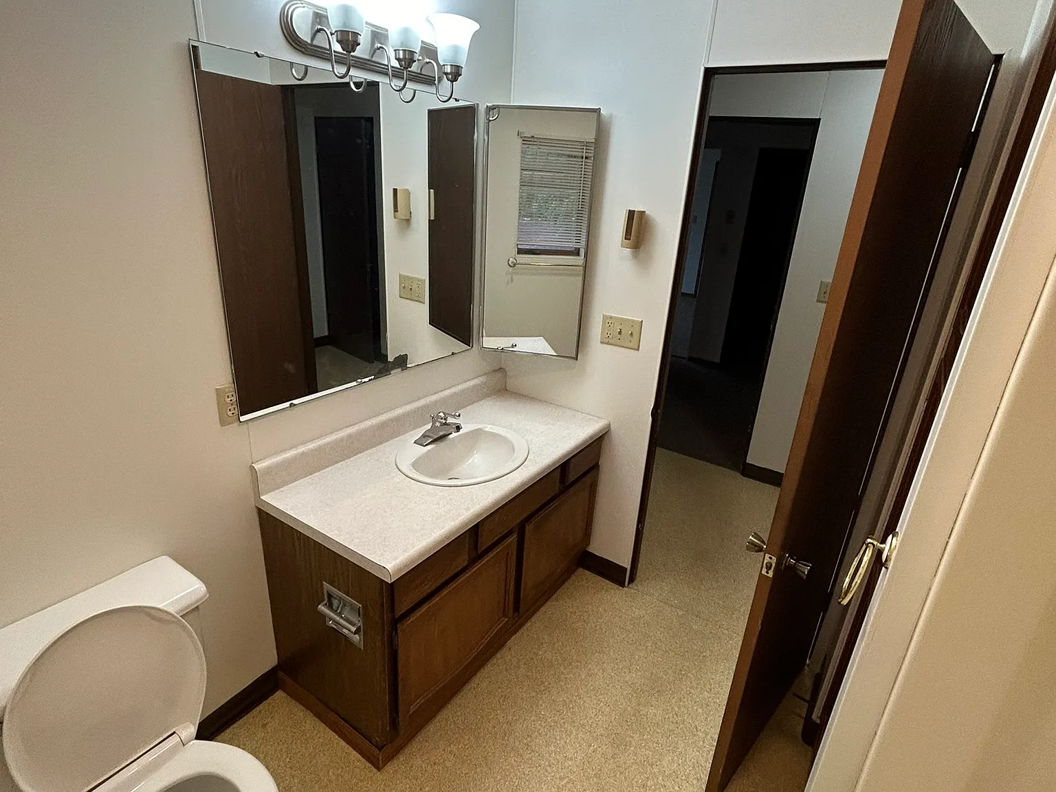 1 bed, 900 sqft, $995 — Photo 4