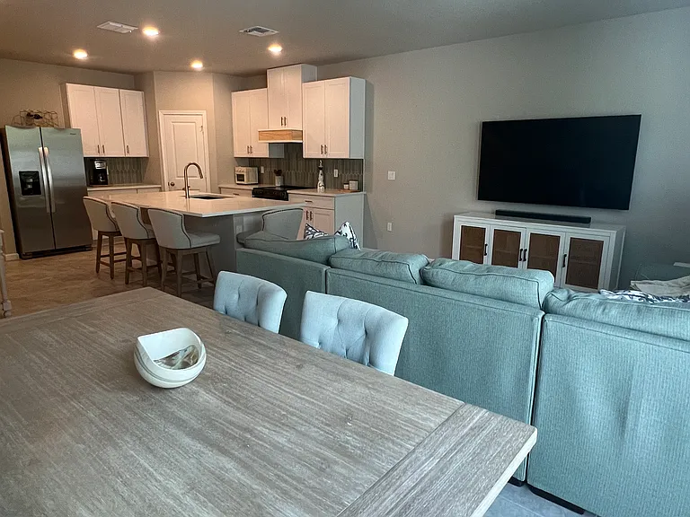 5698 Edgewater Cir — Photo 7