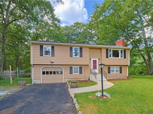 685 Twin Brook Ln, Coventry, RI 02816