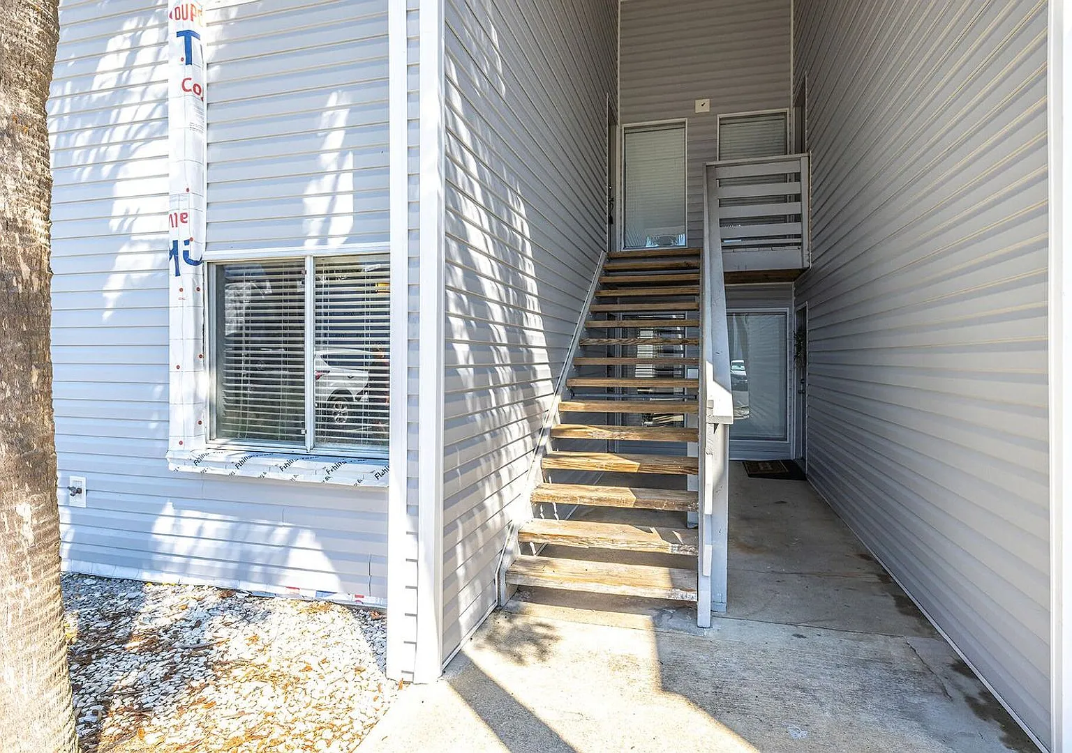 101 Old Ferry Rd — Photo 3