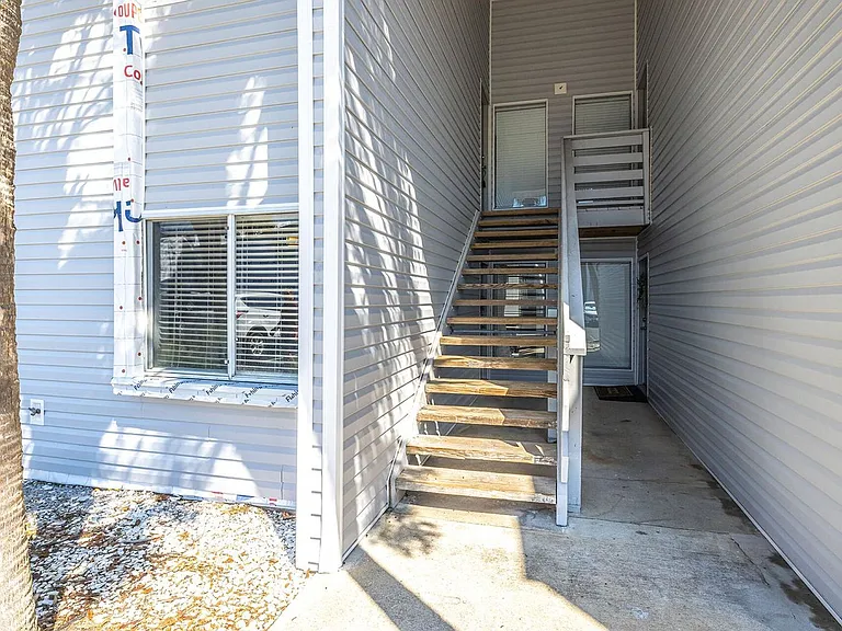 101 Old Ferry Rd #27B — Photo 3
