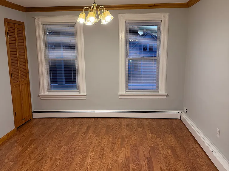 120 Plauderville Ave — Photo 6