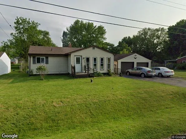 4455 Burgundy Dr, Flint, MI 48506