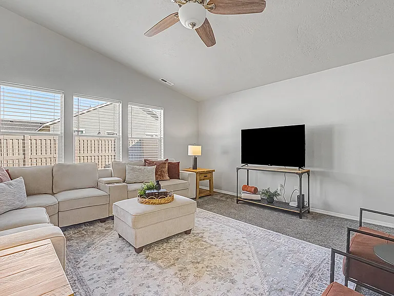 2742 W Balboa Dr — Photo 28