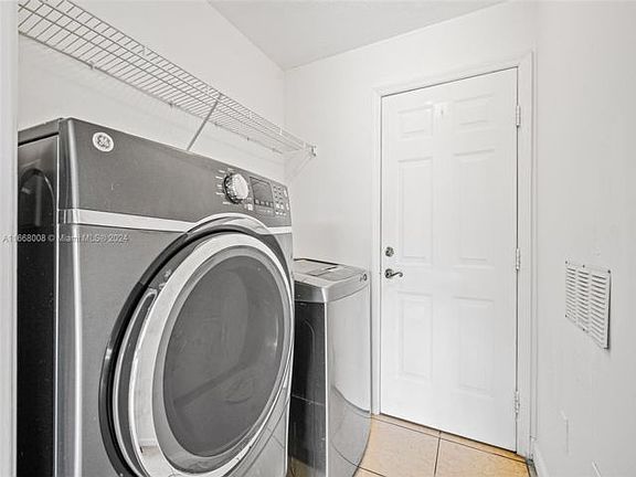 5th image of 1231 NE 42nd Ave