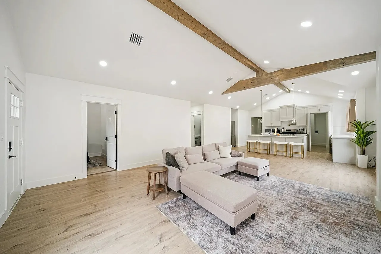 4 bed, 1891 sqft, $2,300 — Photo 4
