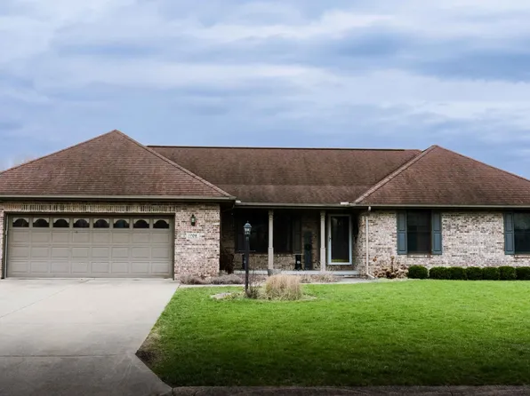1706 W Meadowlark Dr, Pontiac, IL 61764