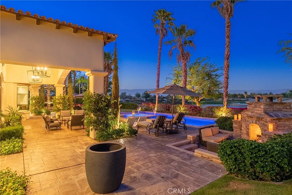 4 bed, 4.5 bath, 4716 sqft, $30,800 — Photo 3