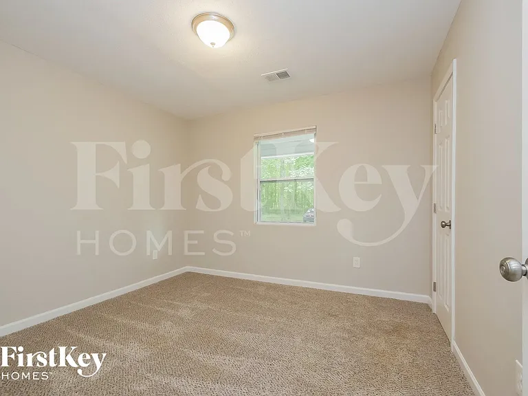 736 Rowe Rd — Photo 13