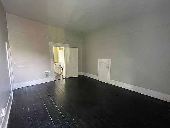 2nd image of 137 E Washington St