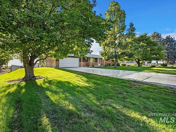 3rd image of 1671 Briarwood Ln