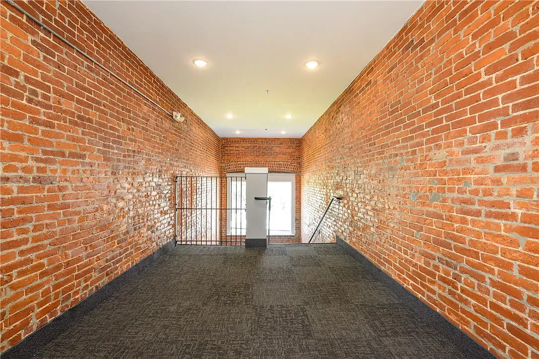 Studio, 8.0 bath, 522 sqft, $1,100 — Photo 4
