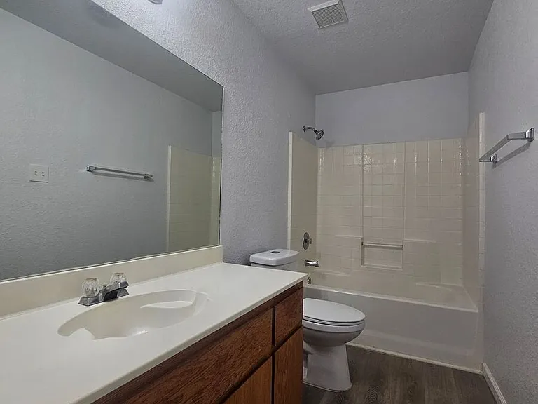 4005 Hitchrock Dr #B — Photo 5