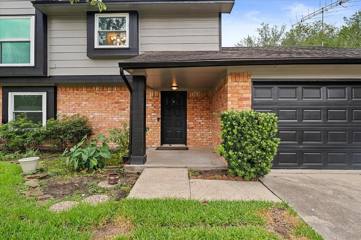 4 bed, 2.5 bath, 2258 sqft, $2,250 — Photo 4