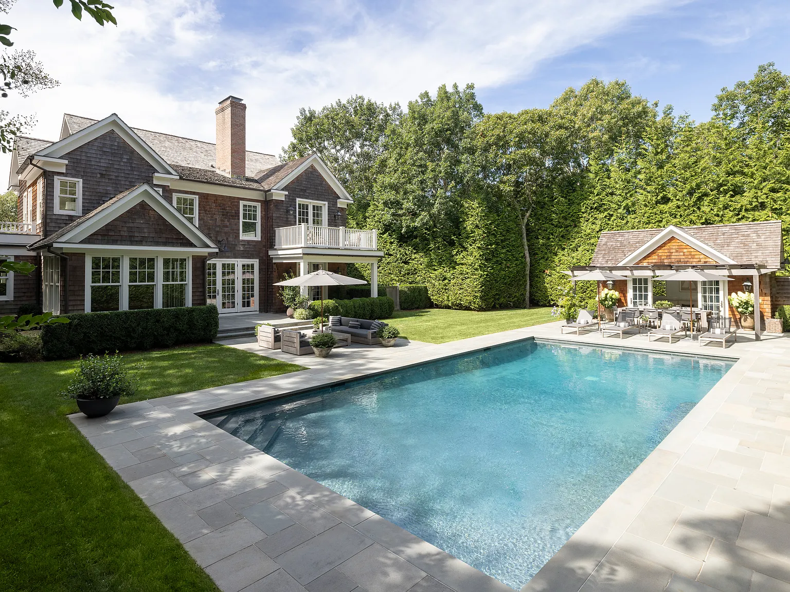 Private Oasis in Sag Harbor Village — Photo 2