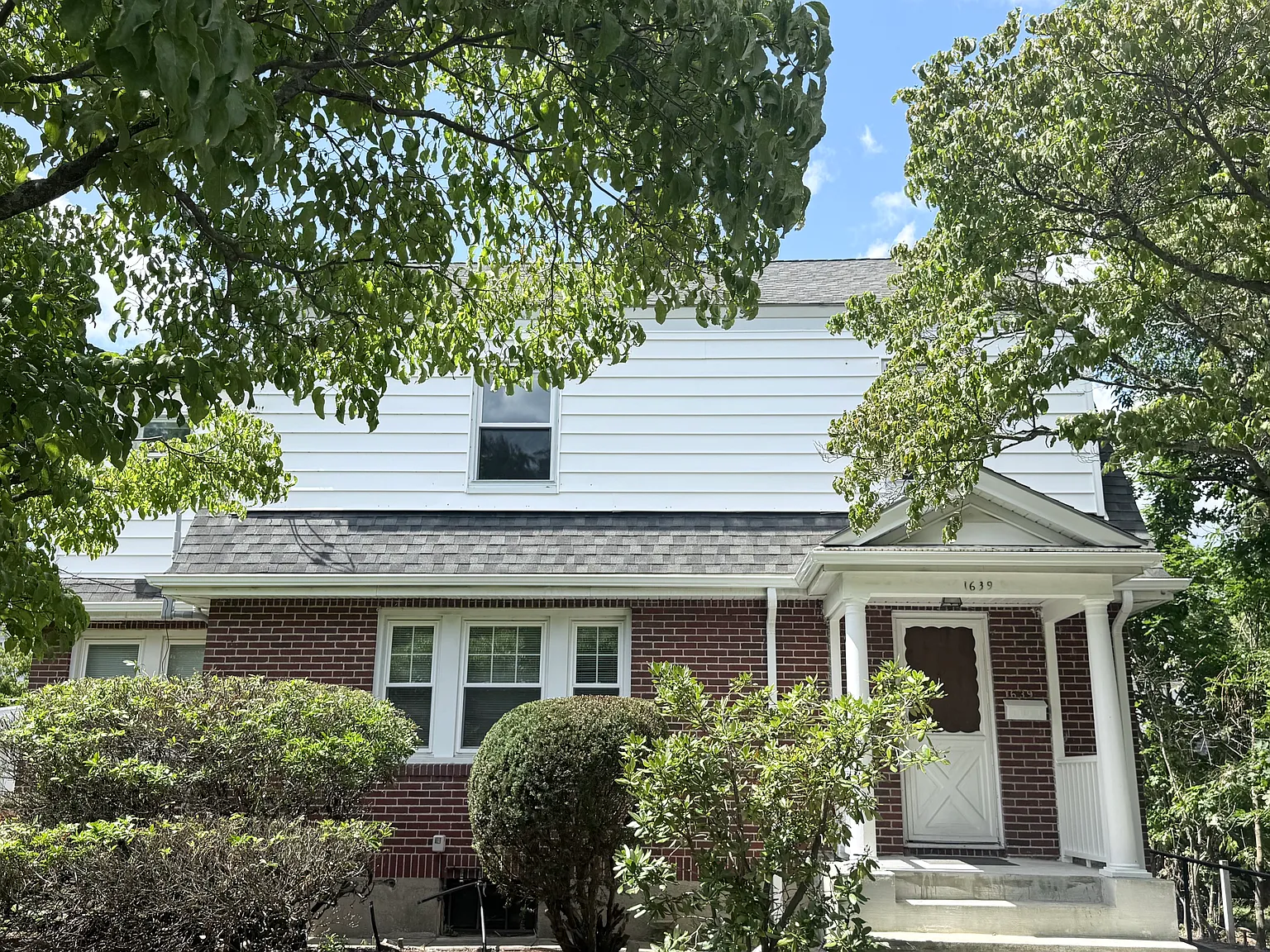 4 bed, 2.5 bath, 2018 sqft, $4,895 — Photo 1