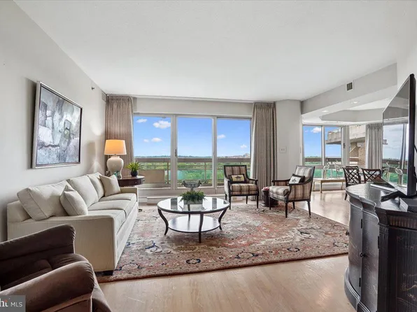 5600 Wisconsin Ave #Penthouse 18-a, Chevy Chase, MD 20815