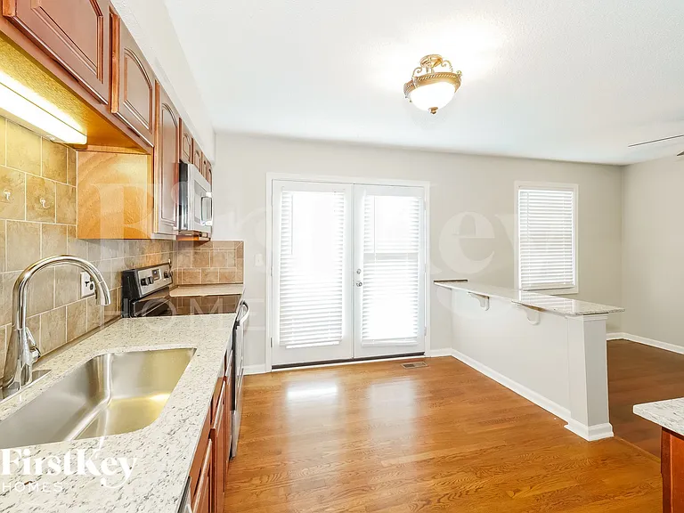 6235 N Hickory Ct — Photo 6