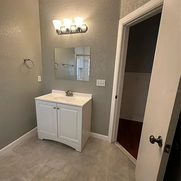 1209 E Comanche Ave — Photo 12