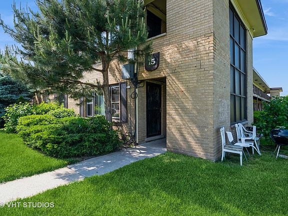 2nd image of 15 King Arthur Ct APT 13