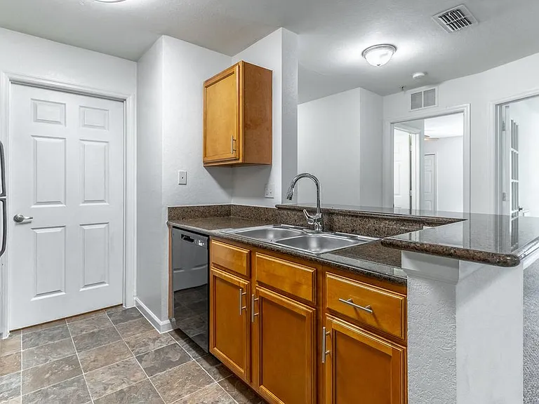 Cape Morris Cove Apartments & Townhomes — Photo 17