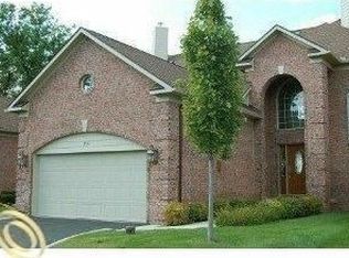9542 Elizabeth Lake Rd #1, White Lake, MI 48386