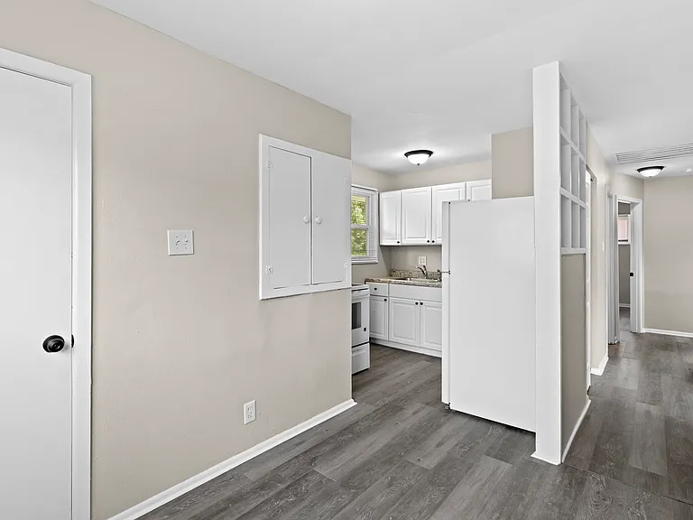 5677 Parchester Dr — Photo 10