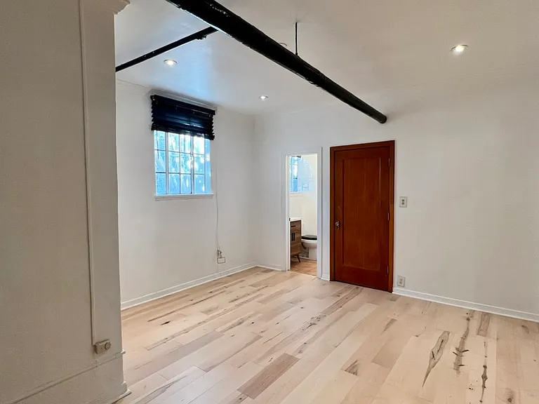 364 S Cloverdale Ave #B2 — Photo 3