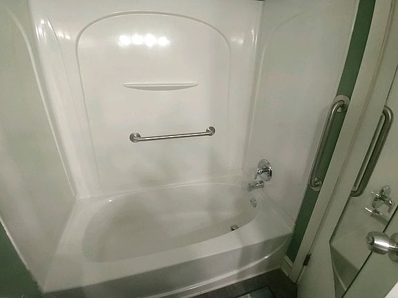 4th image of 188 Canterbury Ln APT A