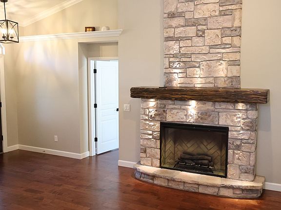 3rd image of 8942 Eastman Dr