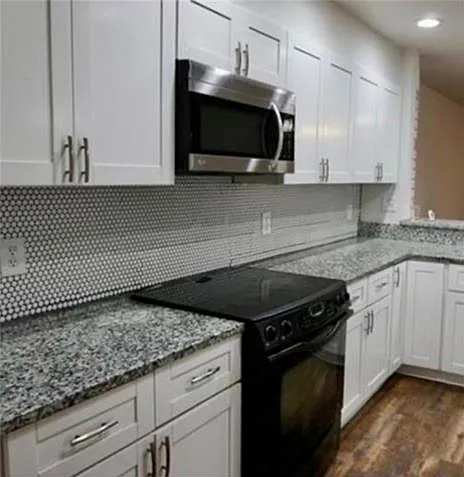 4 bed, 2.5 bath, 2308 sqft, $2,350 — Photo 2