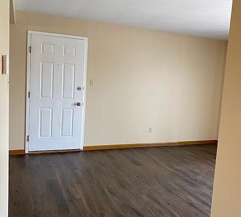 3rd image of 1239 Creve Coeur Crossing Ln APT F
