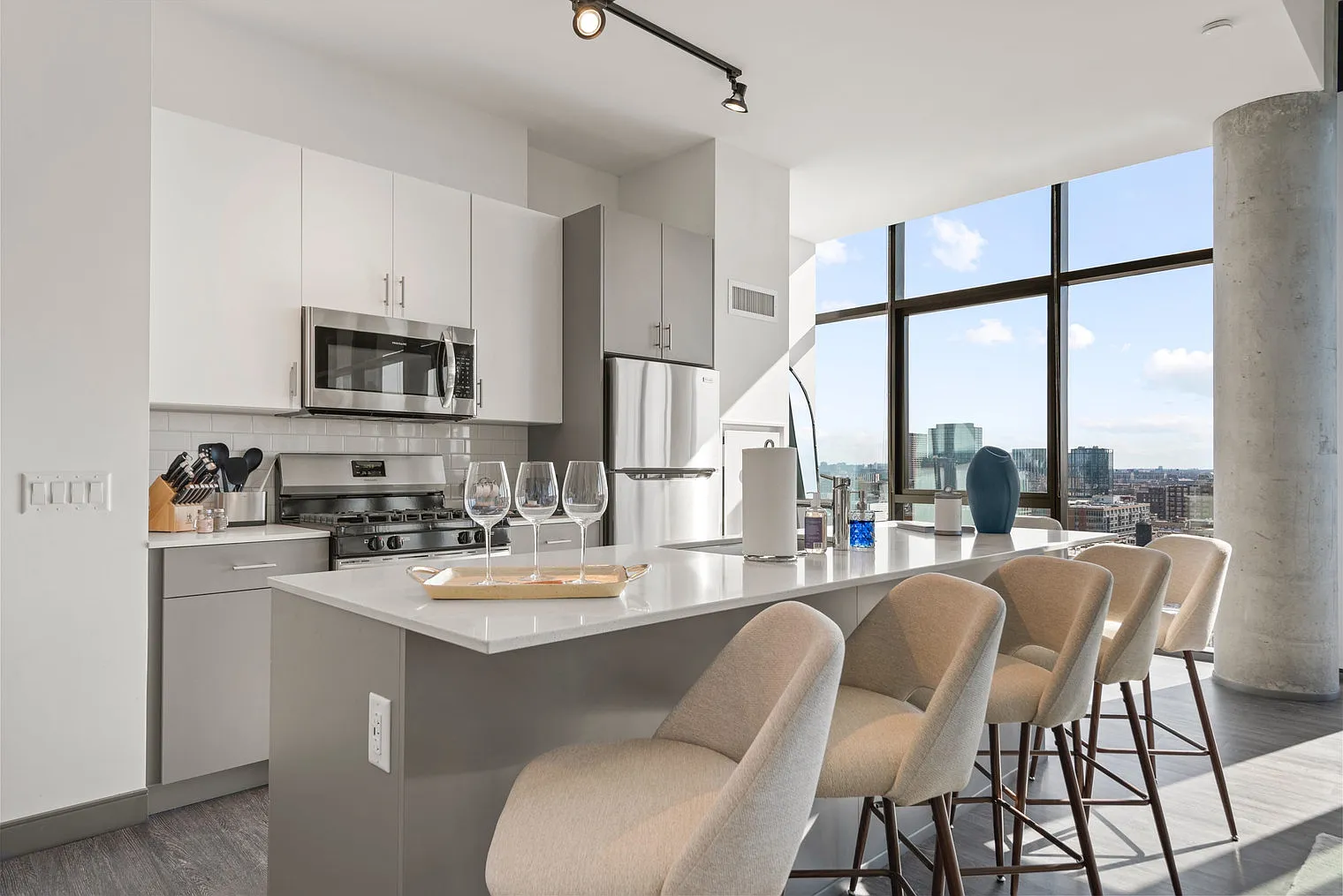 2 bed, 2.0 bath, 1345 sqft, $6,284 — Photo 4