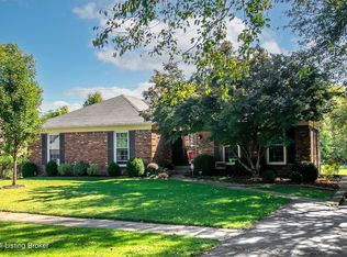 9800 Springbark Dr, Hickory Hill, KY 40241