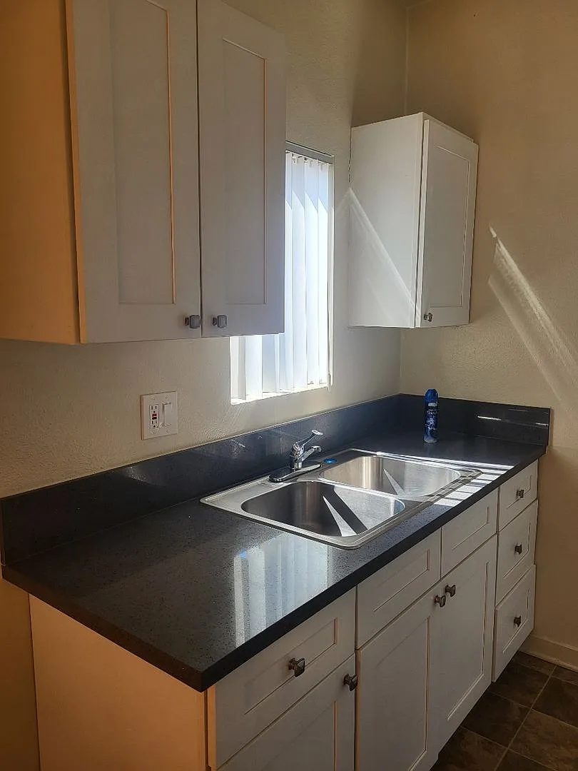 Spacious unit by Americana — Photo 2