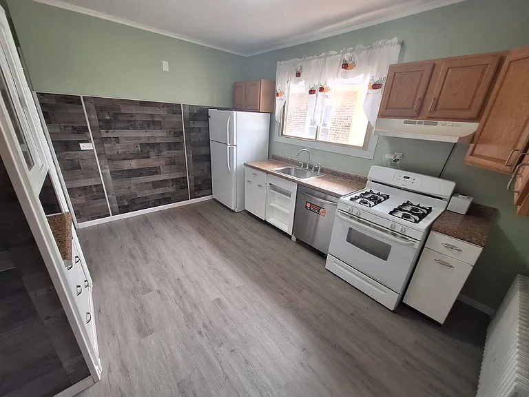 8720 S Loomis St — Photo 13