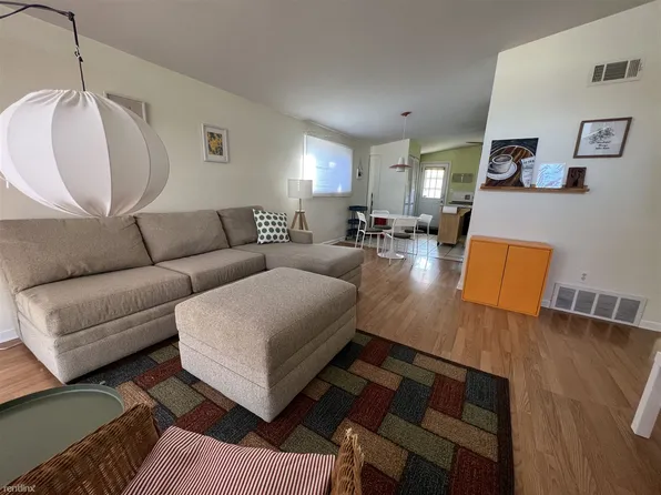 2121 Leitch Rd, Ferndale, MI 48220